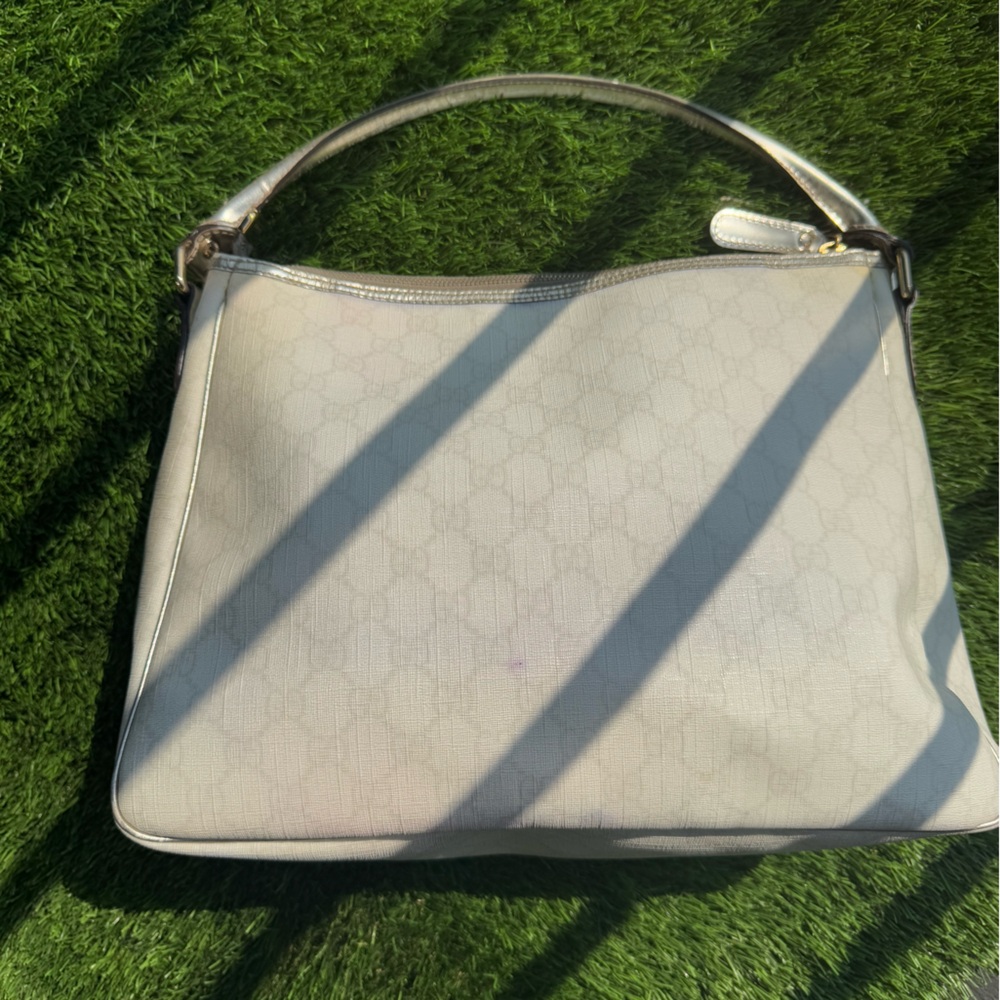 Gucci Shoulder Bag in White and Silver - Picture 3 of 9